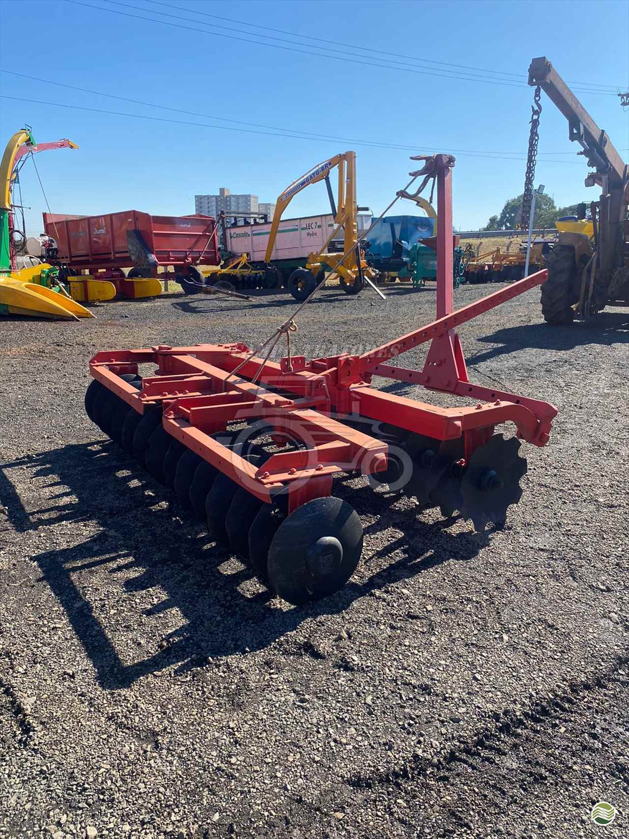 IMPLEMENTOS AGRICOLAS GRADE NIVELADORA NIVELADORA 28 DISCOS Campo Tratores SAO CARLOS SÃO PAULO SP